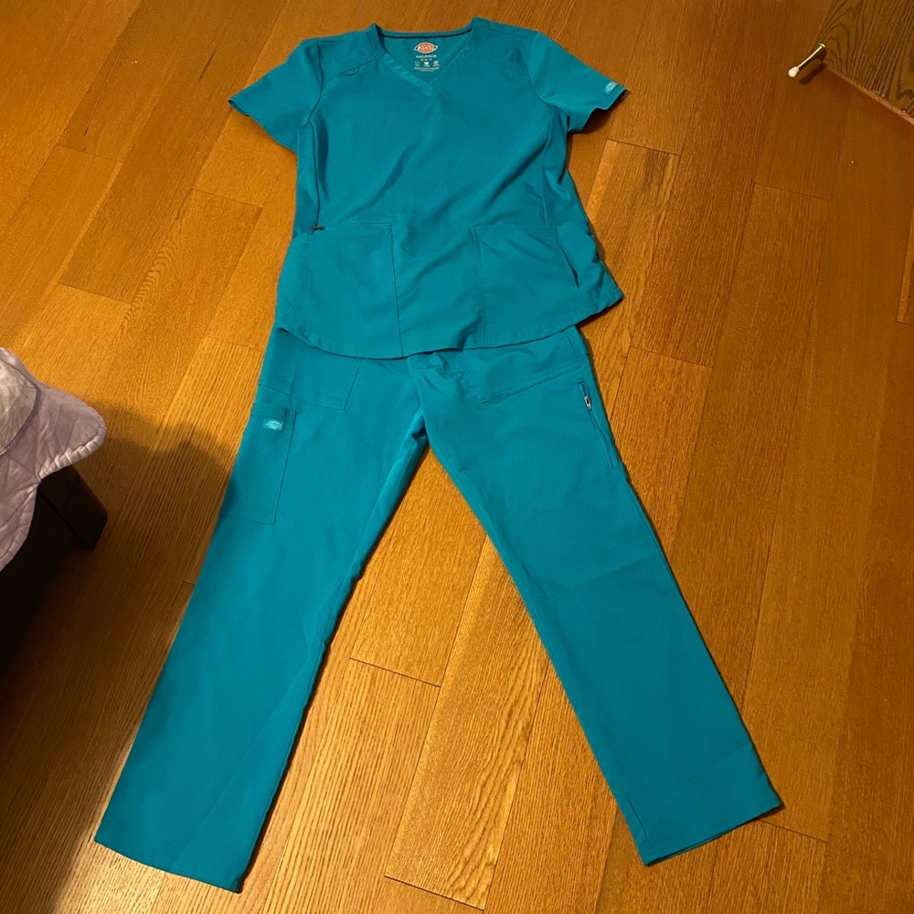 Teal scrubs (Dickies)